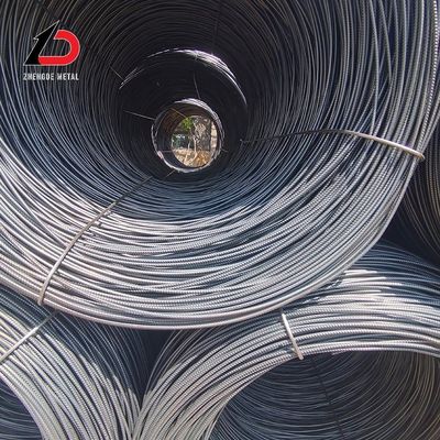 قضيب حديدي متشدد مطاطاً ساخناً HRB400 HRB500 قضيب حديدي مشوه بطول 20 مم