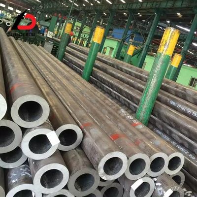 أنابيب الفولاذ غير الملحومة المطاطية الساخنة للأنابيب المائية للنفط والغاز Sch40 Sch80 Sch120 Sch10 العارية / المزودة بالزيت / المسالجة / الطلاء / الطلاء