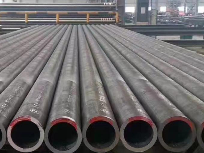 أنابيب الفولاذ الكربوني الدقيقة غير الملحومة St52 ، St35 ، St42 ، St45 ، X42 ، X52 المطاط الساخن 4